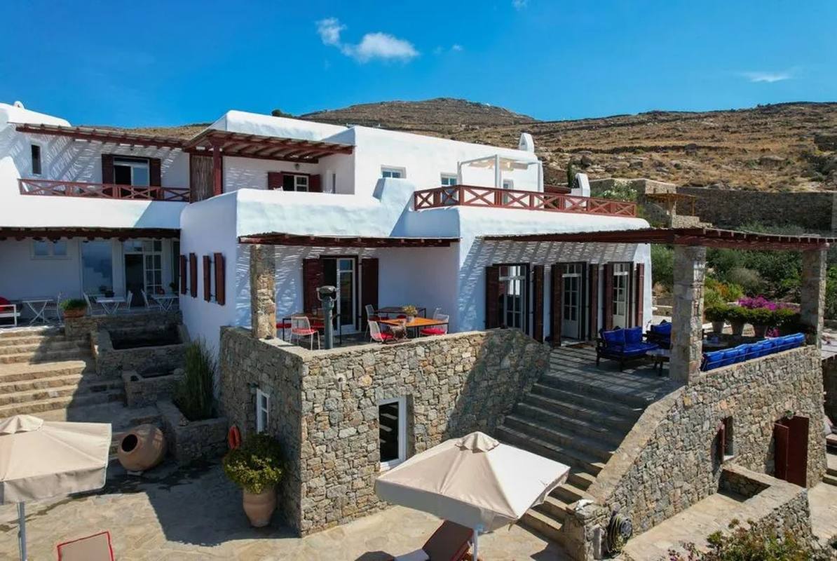 Villa Megalo — villa exterior
