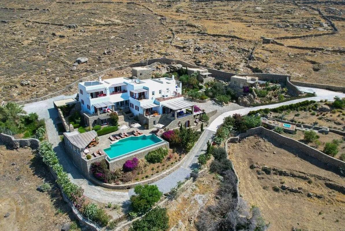 Villa Megalo — pool and terrace